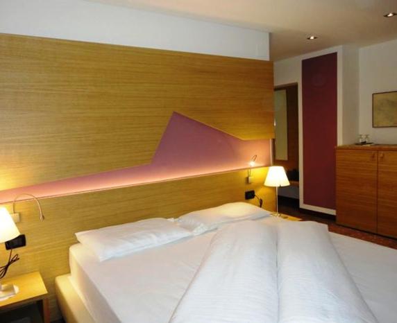 Hotel Cevedale Living Romance Hotel Cogolo Room photo