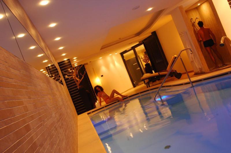 Hotel Cevedale Living Romance Hotel Cogolo Exterior photo
