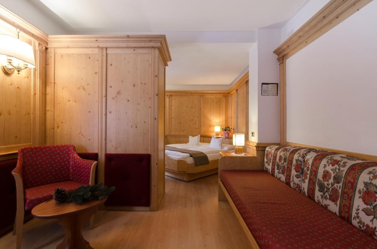 Hotel Cevedale Living Romance Hotel Cogolo Exterior photo